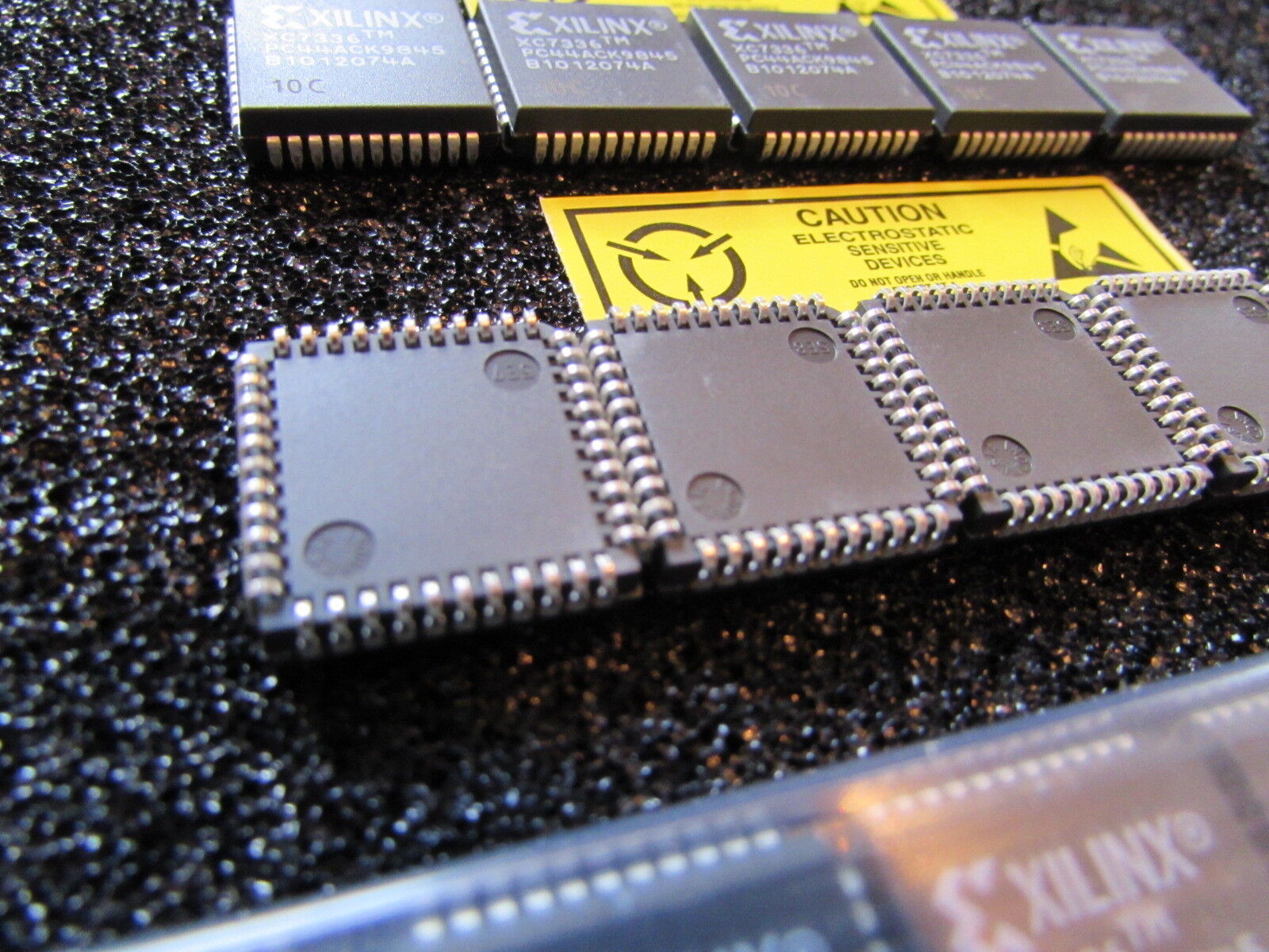XC7336TM-10PC44C